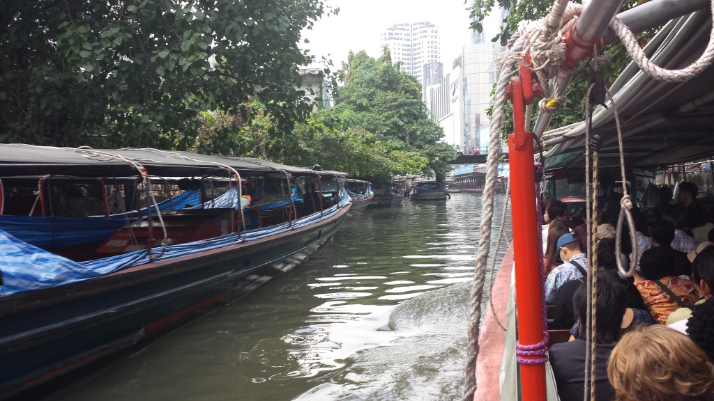 Man kan skyde genvej via Bangkoks kanaler.