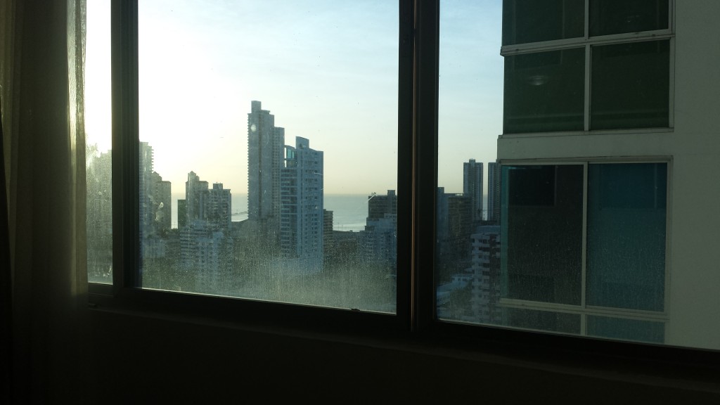 View ud over Panama fra lejlighed beskidt rude2