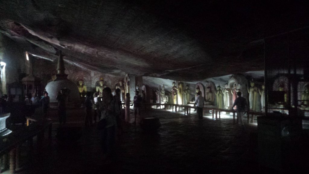 Dambulla cave temple10